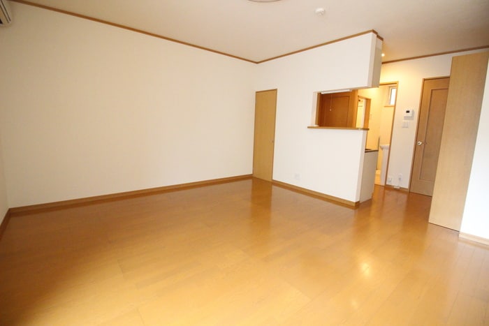 居室 レヴァム－ル中島丁