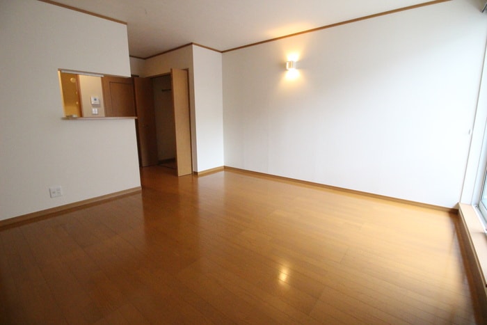 居室 レヴァム－ル中島丁