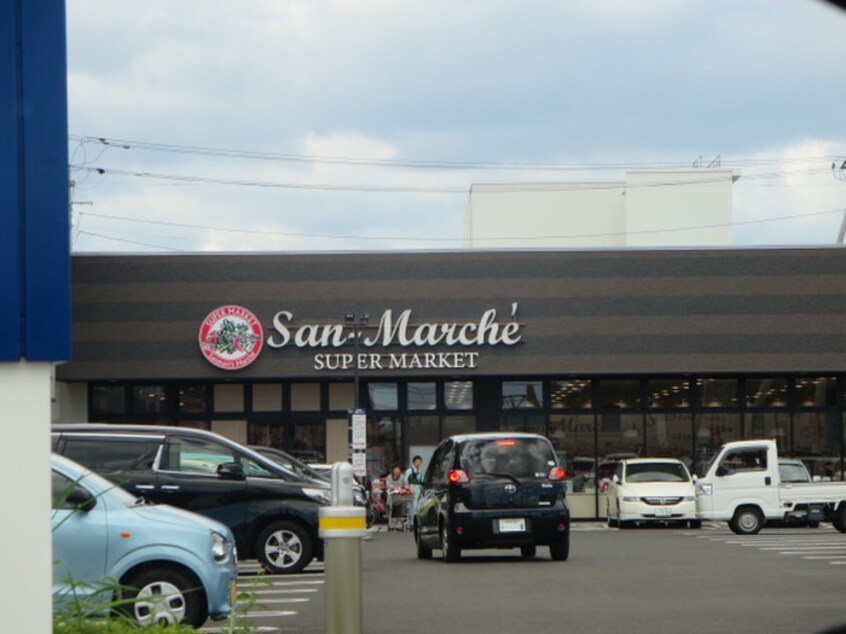 サンマルシェ荒井店(スーパー)まで650m ベルパ－ク荒井Ⅲ