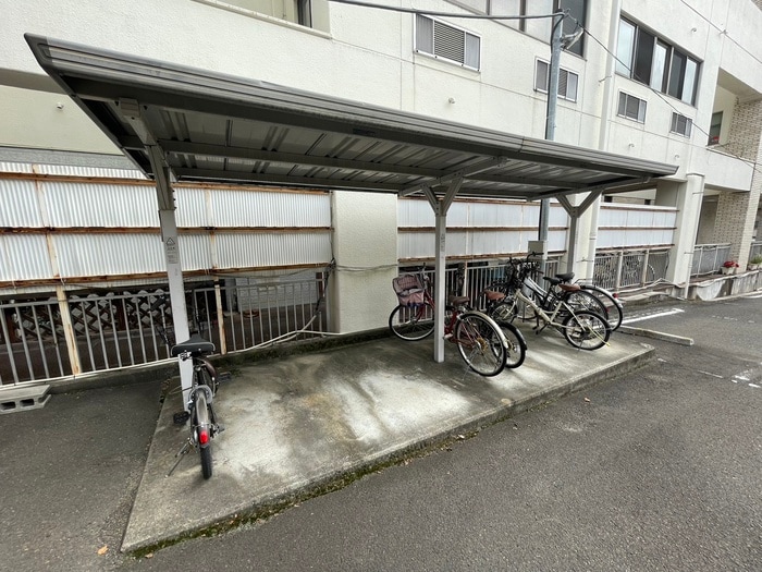 駐輪場 コモド・カーサ宮城野