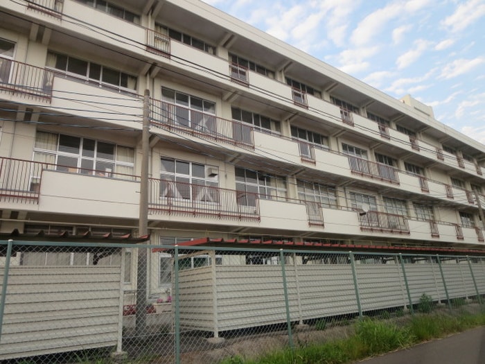 六郷中学校(中学校/中等教育学校)まで520m セジュ－ル柧Ａ