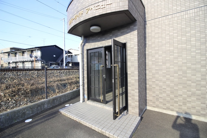 エントランス部分 リバ－サイドアベニュ－