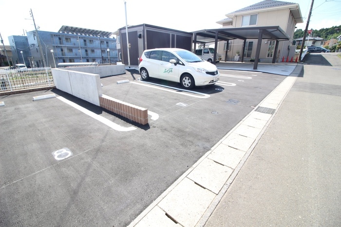 駐車場 ライジングスターB棟