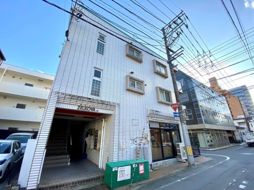 エントランス部分 ｾﾞﾙｺﾊﾞ上杉