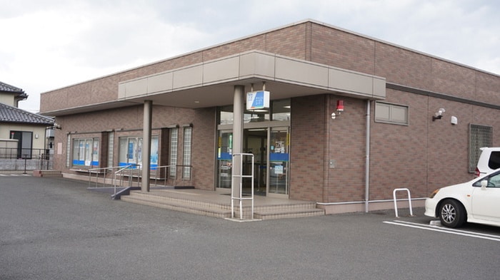 七十七銀行岩切支店(銀行)まで891m イーストグランデ