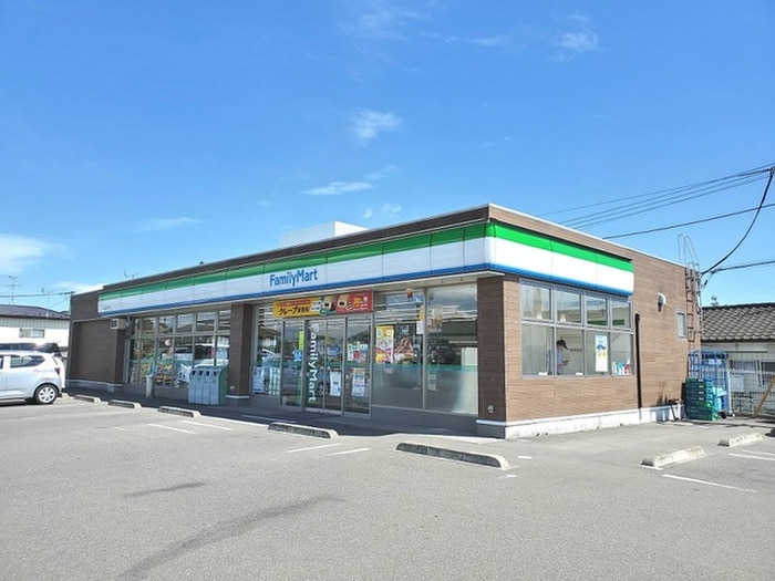 ファミリーマート 大河原住吉町店(コンビニ)まで1300m luneⅡA棟