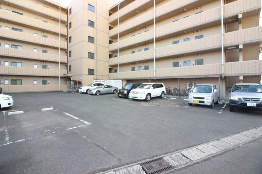 駐車場 リシュ・ル－ヴルＳＴ