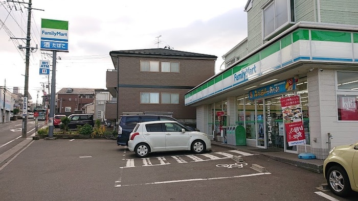 ファミリーマート　ウッディ南光台店(コンビニ)まで450m Green  Hills