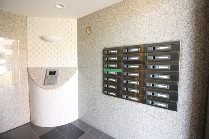 エントランス部分 ベルシャンブル市名坂