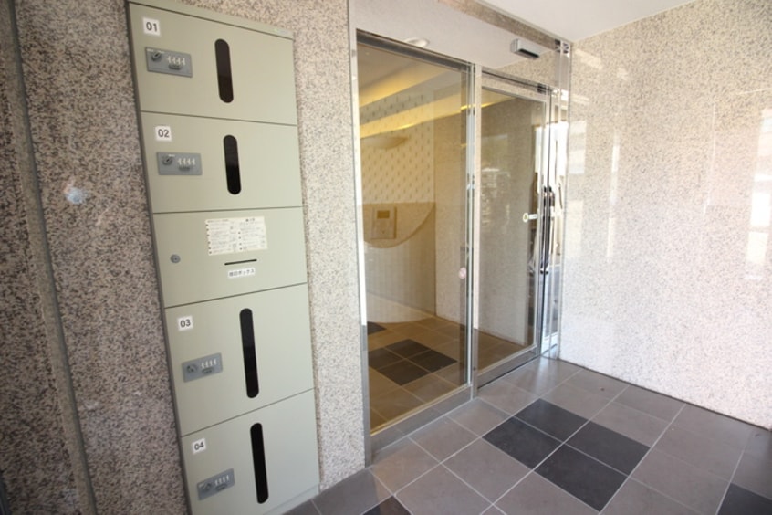 エントランス部分 ベルシャンブル市名坂