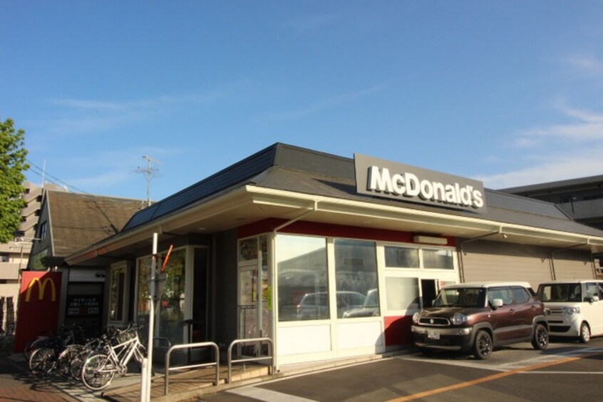 マクドナルド 市名坂店(ファストフード)まで750m バ－シティハウス泉Ａ