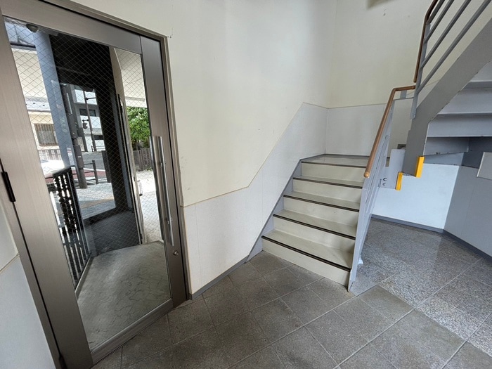 エントランス部分 エルハイツ花京院