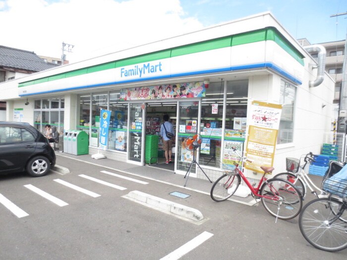 ファミリーマート泉七北田店(コンビニ)まで900m バ－シティハウス泉Ｂ