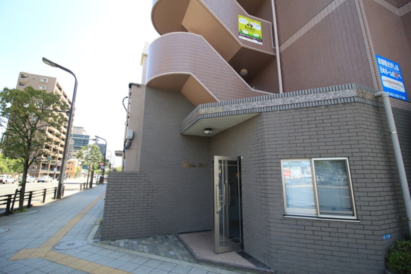 エントランス部分 ラピス雨宮