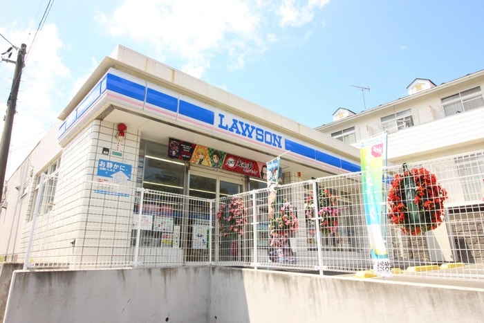 ローソン　歩坂町店(コンビニ)まで300m グランビュ－歩坂