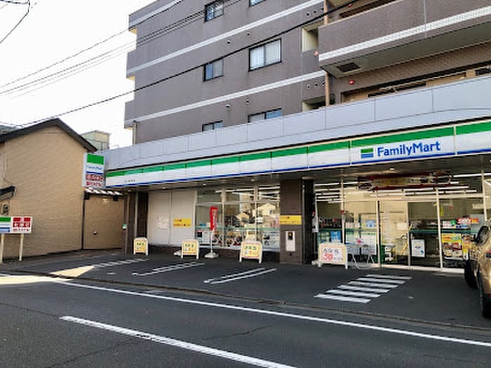 ファミリーマート仙台穀町店(コンビニ)まで850m MT荒町