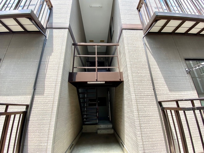 エントランス部分 カ－サ宮町