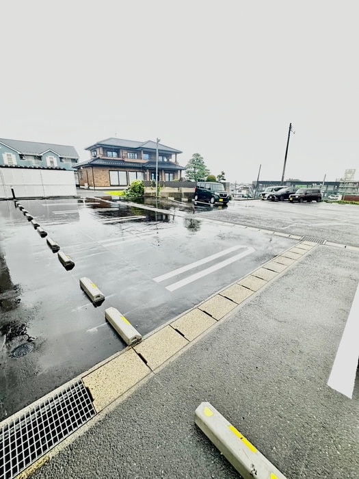 駐車場 ラフレシール鶴ヶ谷東