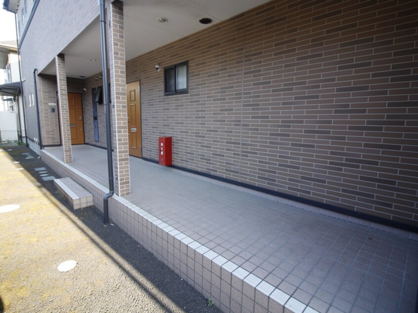 エントランス部分 アヴァンセ栗生