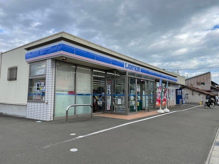ローソン岩沼中央三丁目店(コンビニ)まで900m サクラガレージB