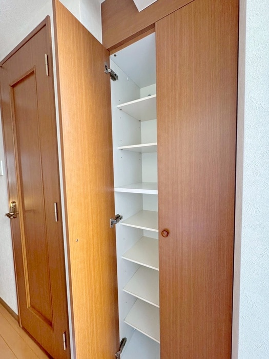 靴箱 シャングリラ愛川