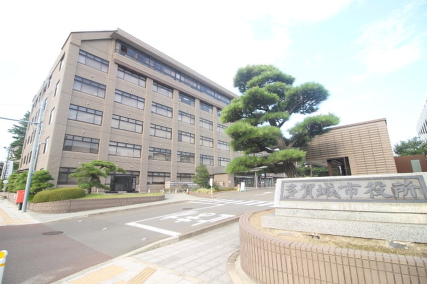 多賀城市役所(役所)まで538m ロフティ遠藤