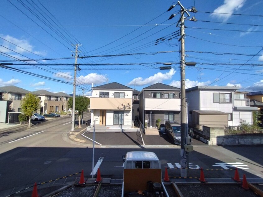 室内からの展望 Ｇａｒａｇｅ　Ｌｕｓｓｏ　Ａ