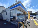 ローソン(コンビニ)まで20m Ｇａｒａｇｅ　Ｌｕｓｓｏ　Ａ