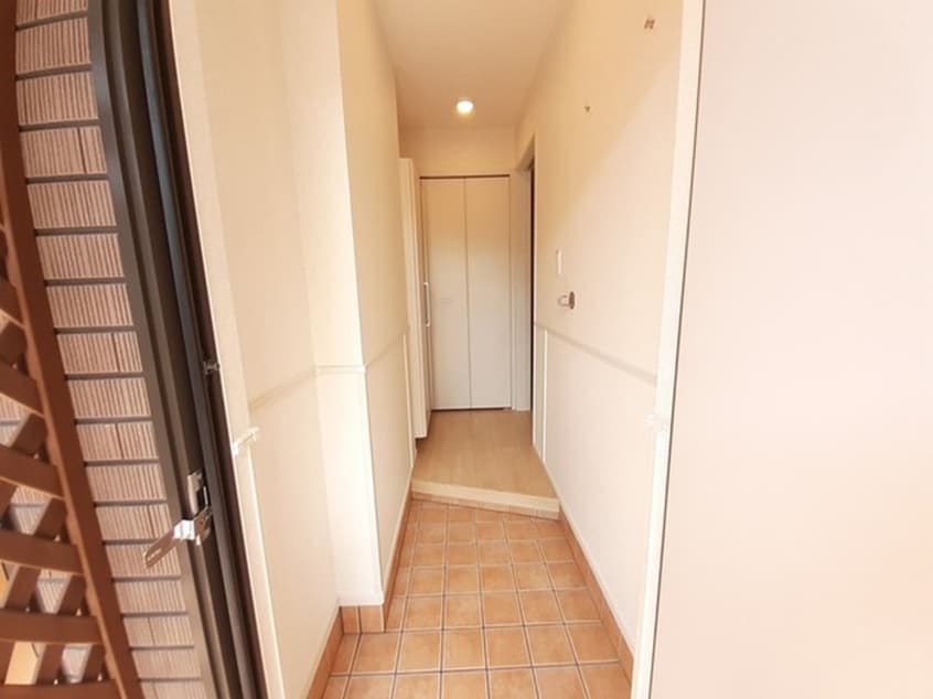 玄関 ヒルズソレイユ