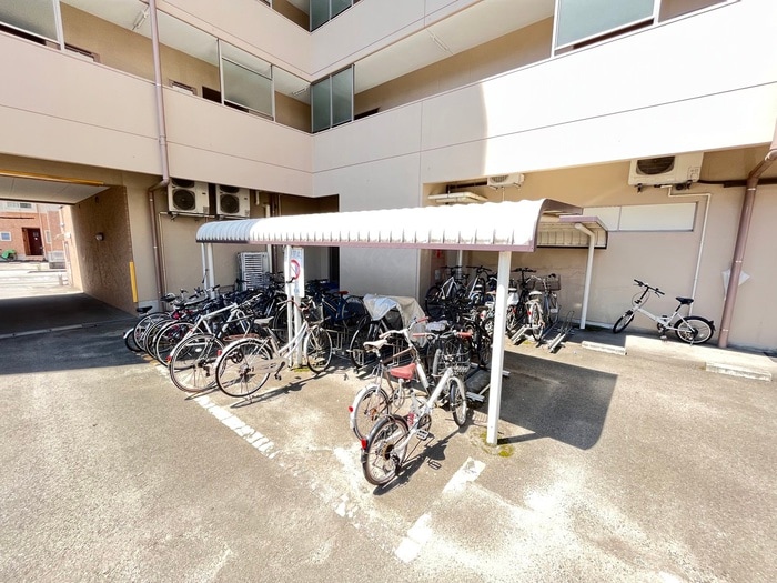駐輪場 サークル１０ビル
