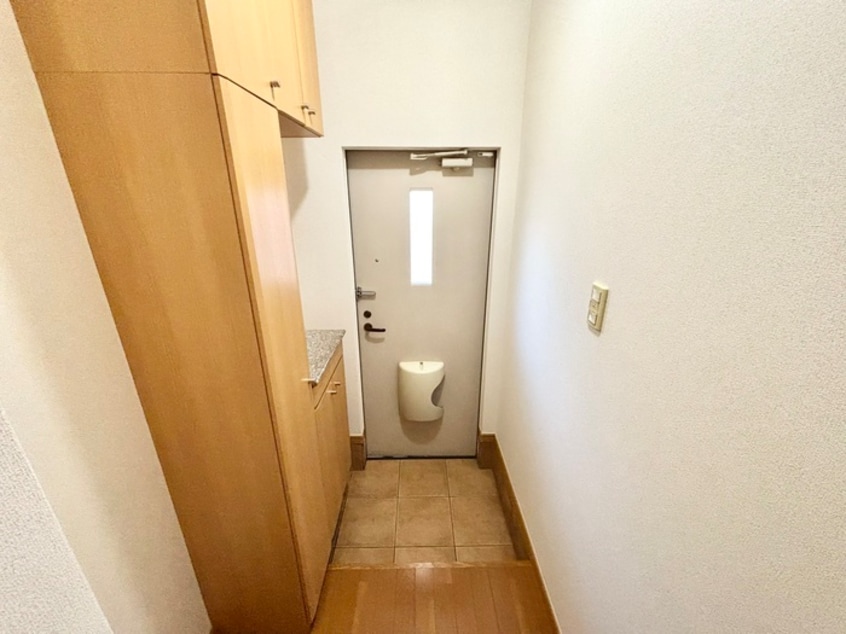 玄関 メゾン・サントウC棟