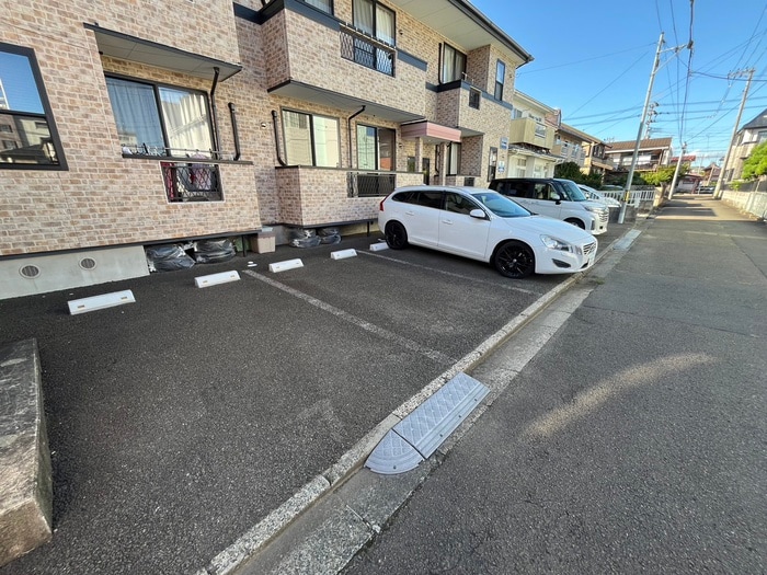 駐車場 クレ－ル南小泉