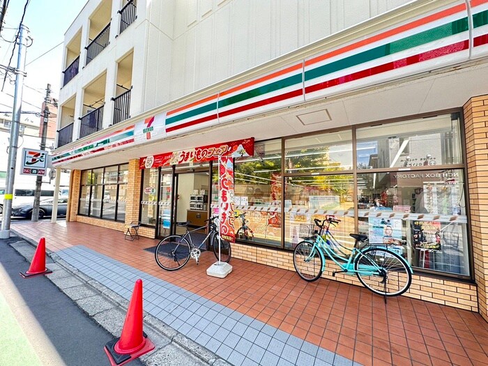 セブンイレブン米ケ袋店(コンビニ)まで600m カサデ米ヶ袋