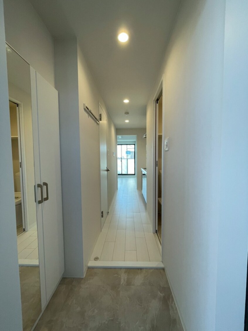 廊下 Brighton East