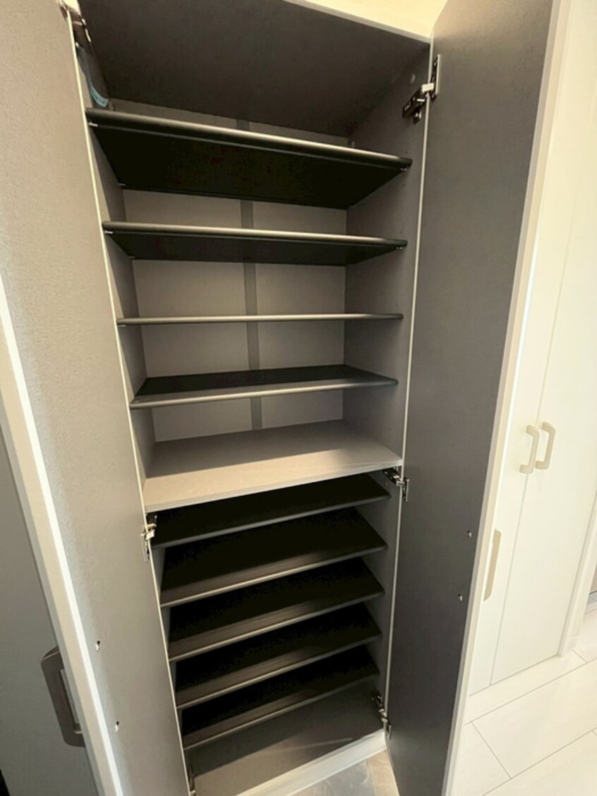 靴箱 Brighton East