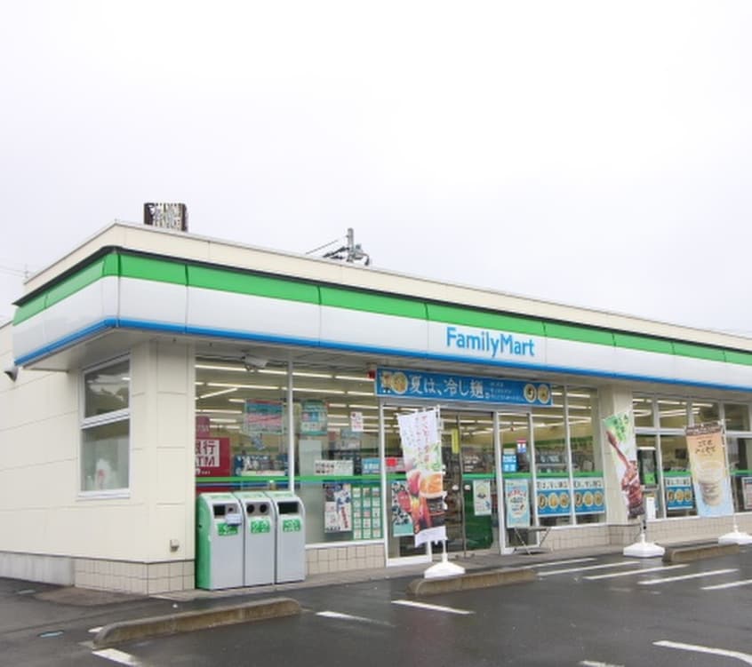 ファミリーマート 多賀城山王店(コンビニ)まで750m Meridian多賀城山王参番館