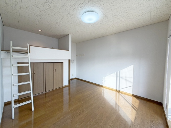 居室 ノ－ブルカ－サ川平