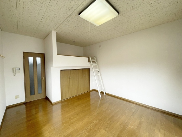 居室 ノ－ブルカ－サ川平