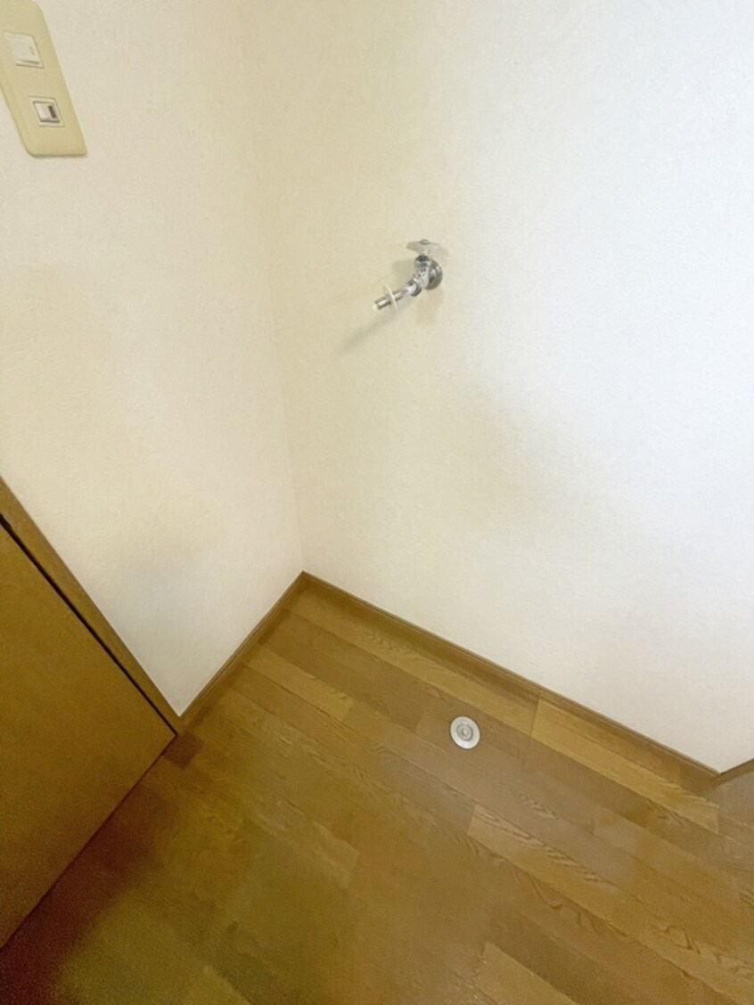 洗濯機置場 ノ－ブルカ－サ川平