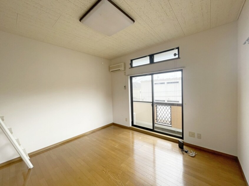 居室 ノ－ブルカ－サ川平