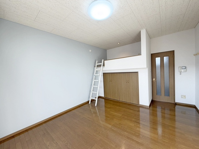 居室 ノ－ブルカ－サ川平