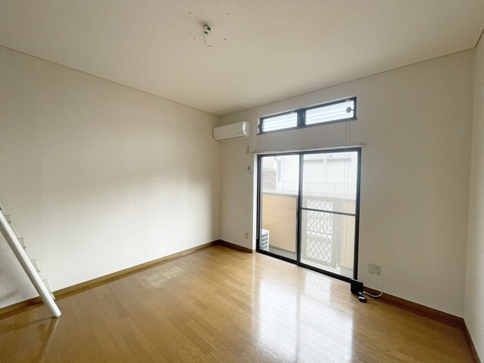 居室 ノ－ブルカ－サ川平