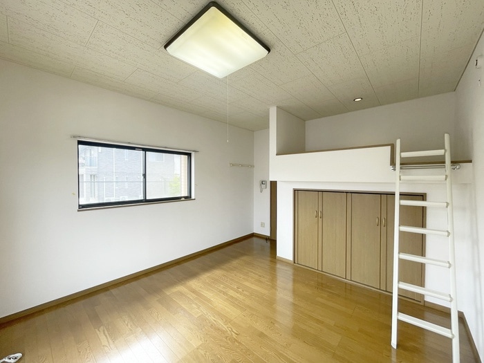 居室 ノ－ブルカ－サ川平