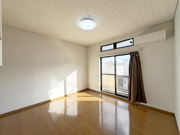 居室 ノ－ブルカ－サ川平