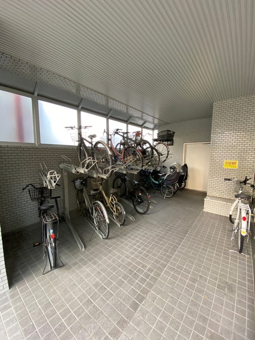 駐輪場 シャングリラ花京院