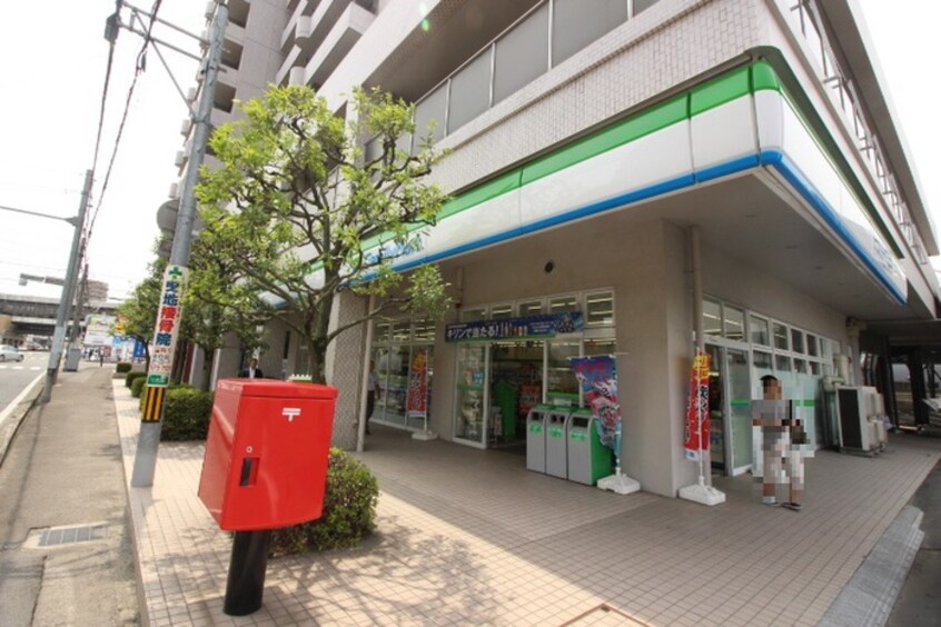 ファミリーマート八乙女中央店(コンビニ)まで240m ラフィーノ八乙女