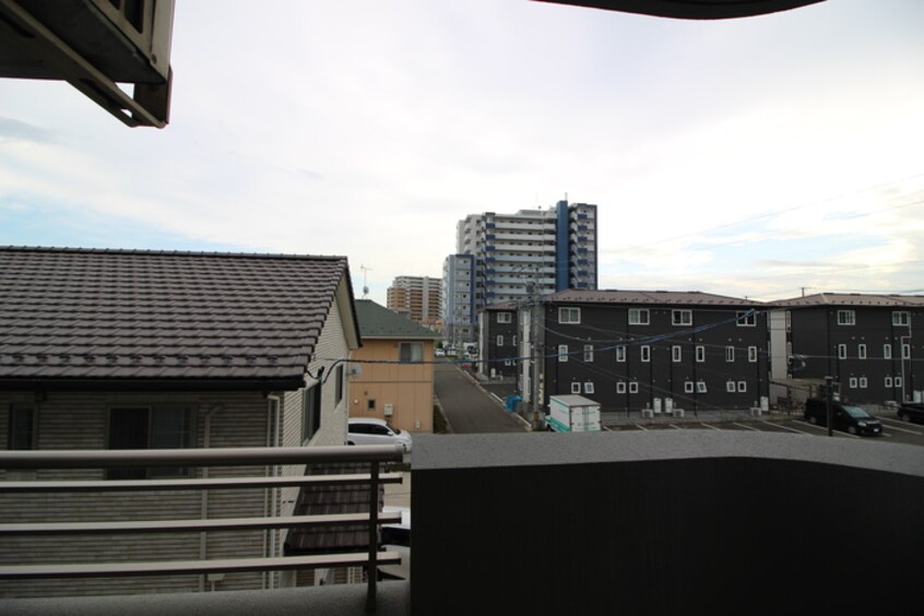 室内からの展望 Ｋ．Ｔ　Ｈｉｌｌｓ　岩切