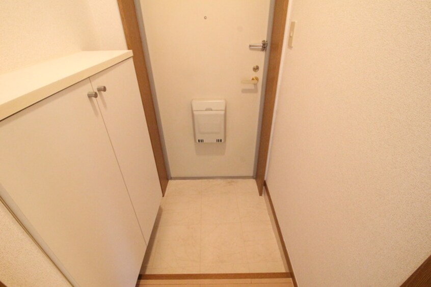 玄関 マイルストーン石名坂