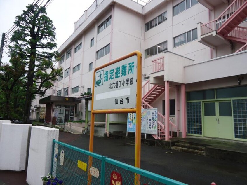 北六番丁小学校(小学校)まで430m パートナーイン梅田