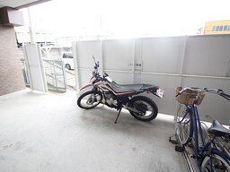 バイク置き場